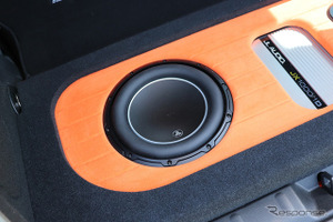 後方のサブウーファーの音を「フロントスピーカー」の音と一体化！［低音を制する者はカーオーディオを制す］ 画像