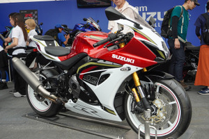スズキ始まったな…鈴鹿8耐に復活の新型スーパースポーツ「GSX-R1000R」登場　SNSでの反応は？ 画像