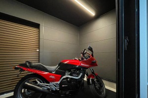 ガレージハウスを買うと、カワサキ『GPZ900R』が付いてくる!? 　ナップスが販売、第1弾は横浜上大岡・別所エリア 画像