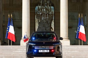 フランス大統領専用車の新型EV「DS N°7 エリゼ」とは？　防弾仕様、ホイールベース25cm延長 画像