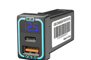 トヨタ車専用「USBカーチャージャー」発売、2ポート2台同時に急速充電OK　価格は税込2700円前後 画像