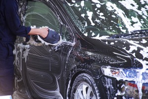 炎天下の「洗車」はNG？　水ジミ・シャンプー跡を防ぐ夏の洗車方法を知る 画像