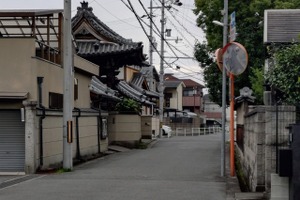 道幅の狭い「生活道路」の法定速度、9月1日から30km/hに制限［新聞ウォッチ］ 画像