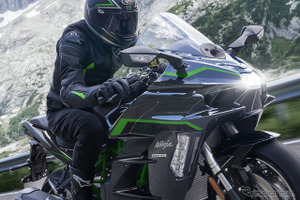 カワサキ『Ninja H2 SX SE』2027年モデル、10月1日発売　313万5000円 画像