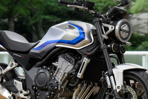復活のホンダ『CB400スーパーフォア』販売快調、約2週間で2700台を受注…一番人気カラーは「ウルフシルバー」 画像