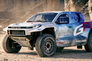 水素xオプカンでダカールに挑む！ トーヨータイヤが『DKR GR FC Hilux』に「OPEN COUNTRY」を供給 画像