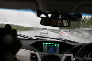 【ボッシュADAS】雨でも自動追い越し成功…自動運転車試乗 画像