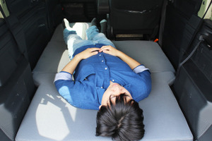優れた寝心地を実現、スポンジ専門店が作った「N-VAN専用車中泊マット」 画像