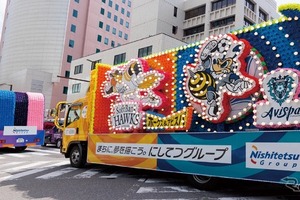 福岡の春祭り「博多どんたく」に花自動車が彩り　5月2-4日 画像